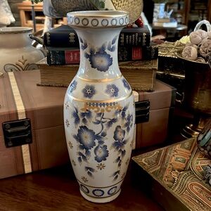Elegant Blue, White and Gold Floral Chinoiserie Vase